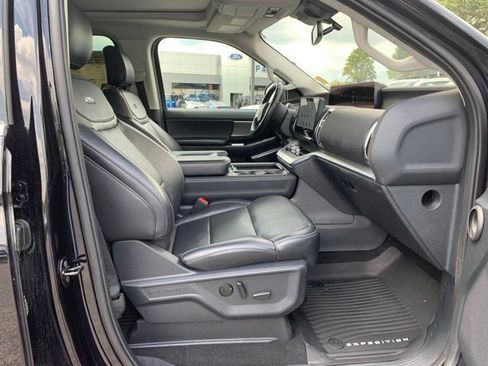 Certified 2025 Ford Expedition Platinum AWD/4WD image 17