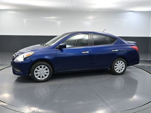 Used 2018 Nissan Versa SV image 9