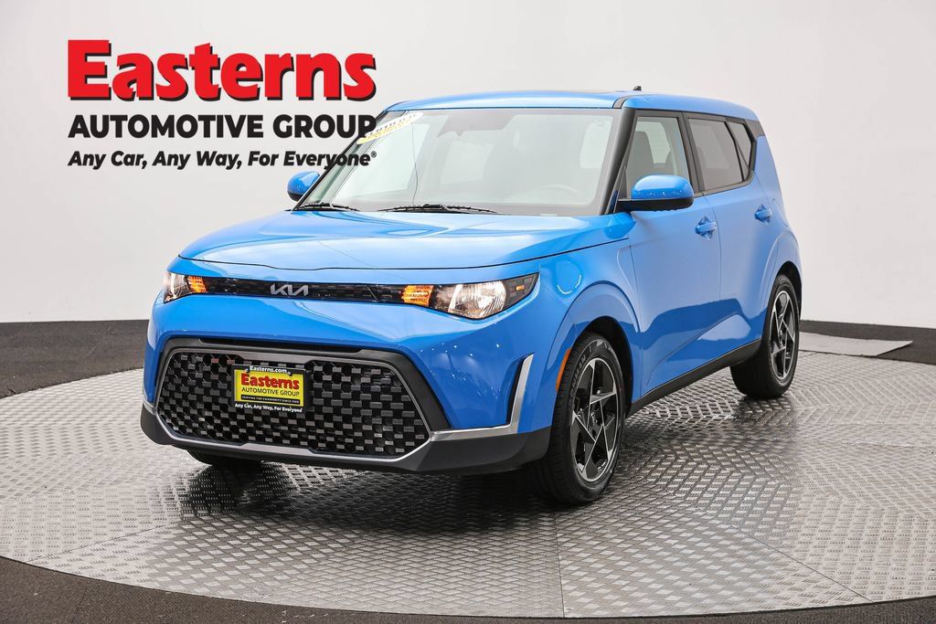 Used 2023 Kia Soul EX FWD image 1
