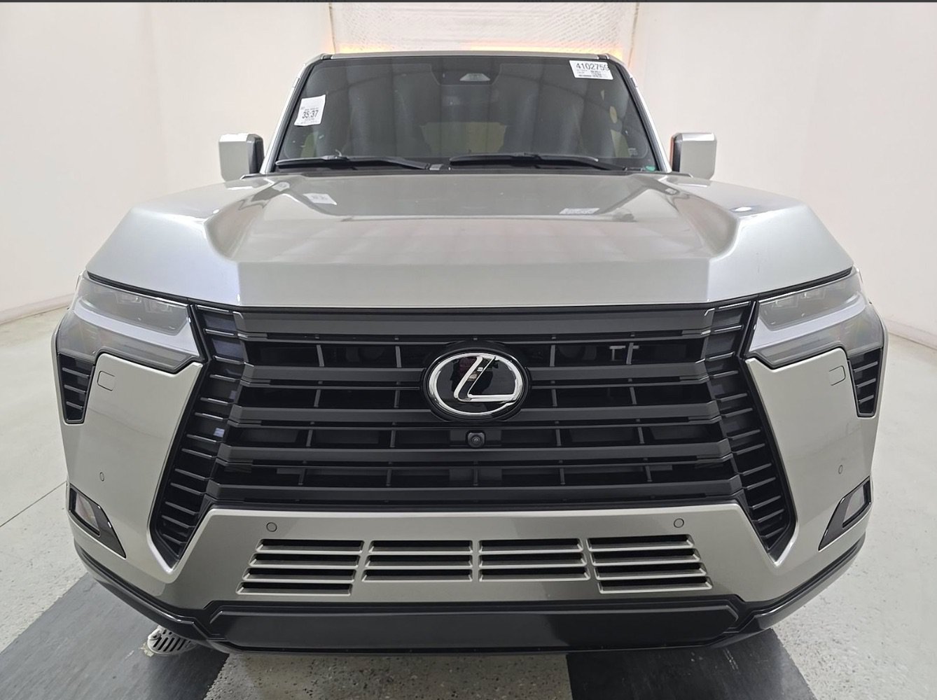 Used 2026 Lexus GX 550 w/ Accessory Package (2T) AWD/4WD image 2