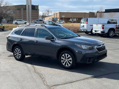 Used 2022 Subaru Outback Premium AWD/4WD image 4