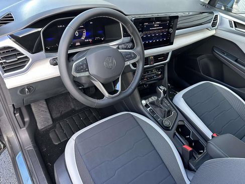 New 2026 Volkswagen Taos SE image 10