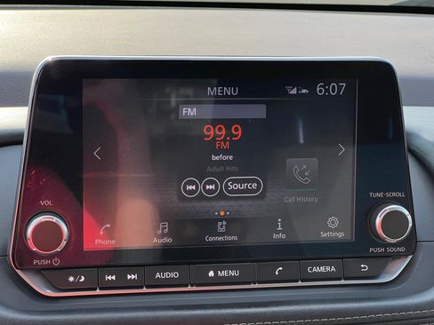 Used 2022 Nissan Rogue SV image 22