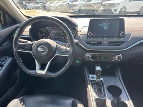 Used 2019 Nissan Altima 2.5 SR FWD image 11
