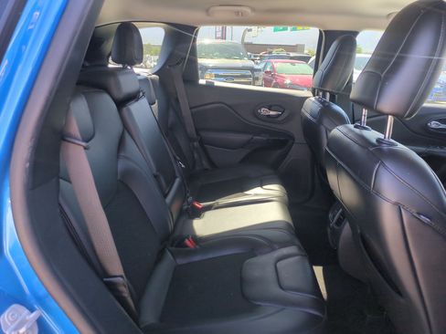 Used 2020 Jeep Cherokee Latitude Plus AWD/4WD image 25
