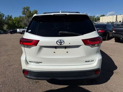 Used 2017 Toyota Highlander XLE AWD/4WD image 4