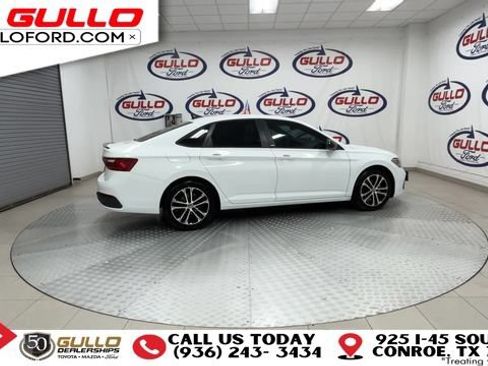 Used 2023 Volkswagen Jetta Sport FWD image 2