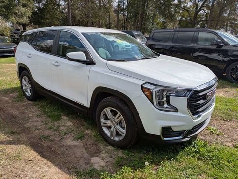 Used 2024 GMC Terrain SLE FWD image 1