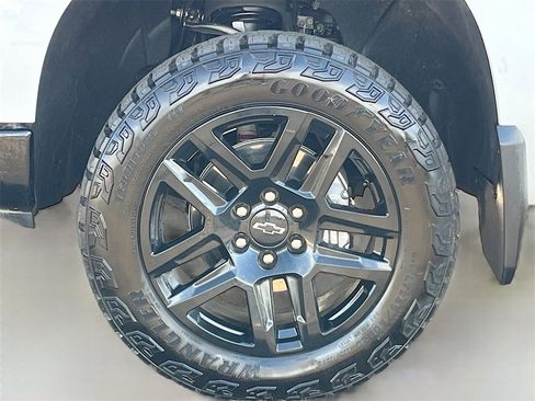 Used 2024 Chevrolet Silverado 1500 Custom Trail Boss w/ LPO, Dark Essentials Package image 29