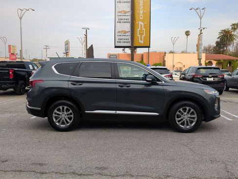Used 2019 Hyundai Santa Fe SE image 4