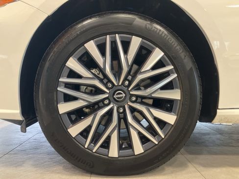 Used 2025 Nissan Altima 2.5 SV image 9