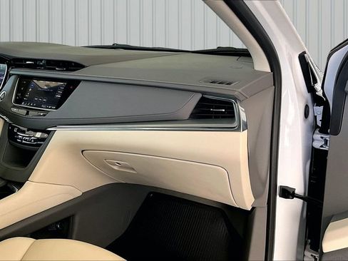 Used 2023 Cadillac XT5 Premium Luxury w/ Technology Package FWD image 12