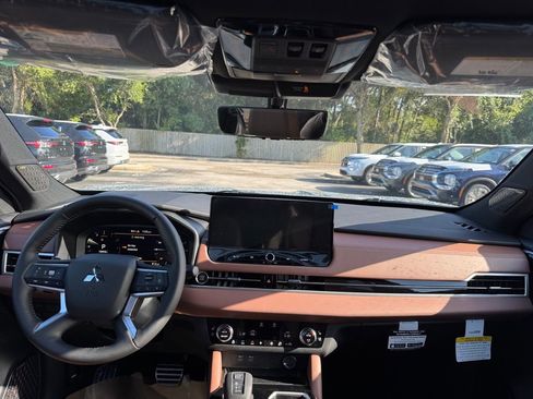 New 2025 Mitsubishi Outlander SEL image 25