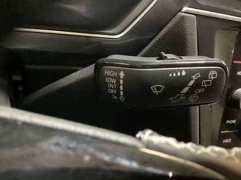 Used 2021 Volkswagen Tiguan SEL image 28