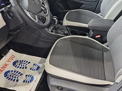 Used 2025 Volkswagen Taos SE image 25