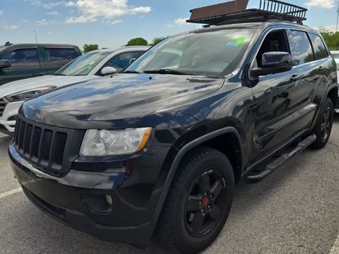 Used 2012 Jeep Grand Cherokee Laredo w/ Laredo E Group AWD/4WD image 3