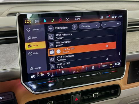 Used 2025 Volkswagen ID. Buzz 1st Edition RWD image 21