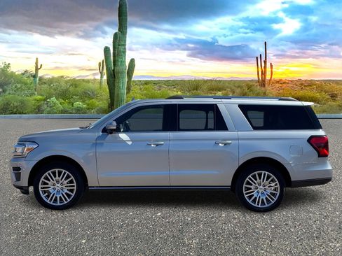 Used 2023 Ford Expedition Max Limited image 3