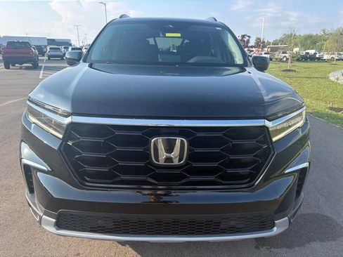 Used 2023 Honda Pilot Touring image 3