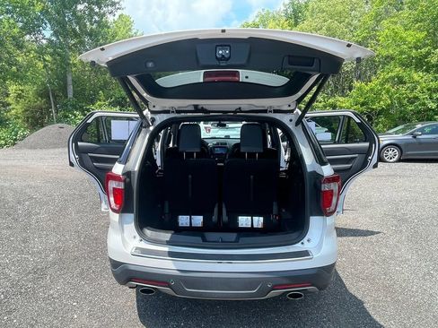Used 2018 Ford Explorer XLT w/ Equipment Group 202A AWD/4WD image 25