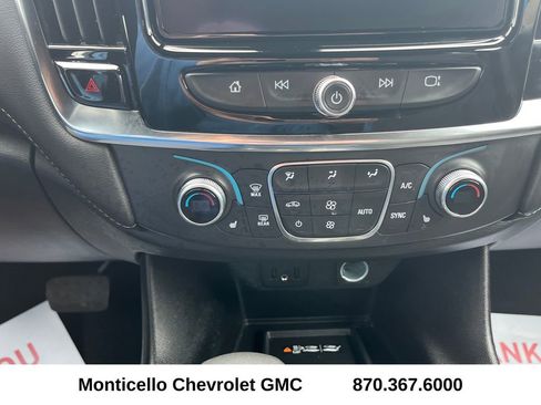 Used 2023 Chevrolet Traverse LT FWD image 20