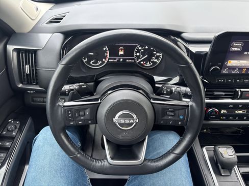 Used 2022 Nissan Pathfinder SL w/ SL Premium Package image 14