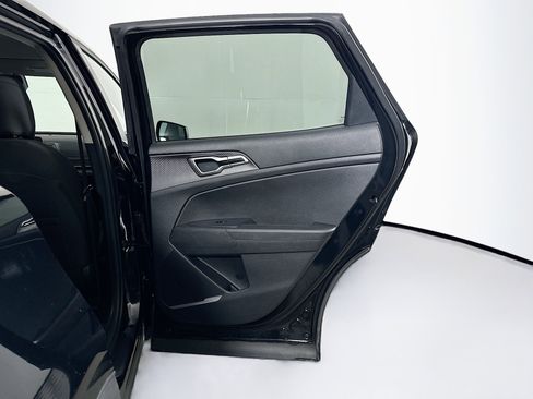 Used 2025 Kia Sportage LX AWD/4WD image 28