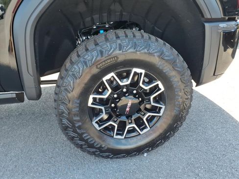 Used 2026 GMC Sierra 2500 AT4X image 9