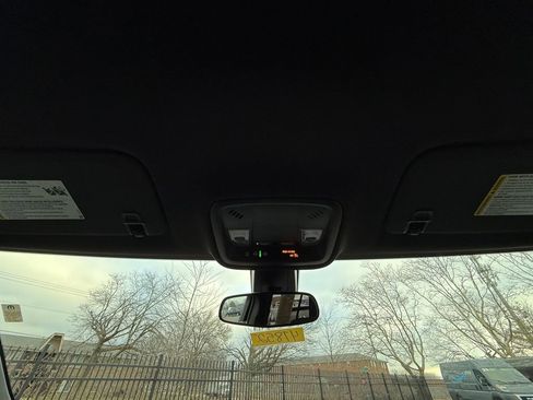 Used 2022 Chevrolet Traverse LT image 26