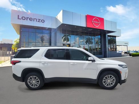 Used 2023 Chevrolet Traverse LT FWD image 4