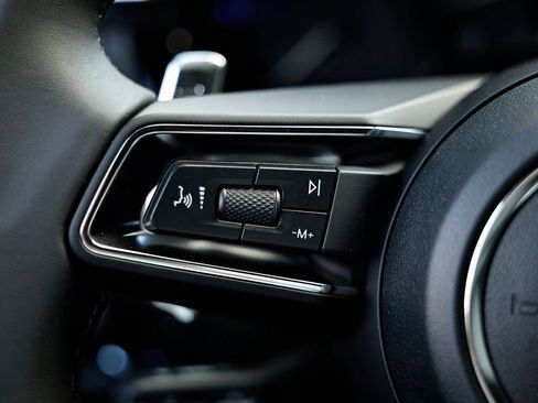 Certified 2026 Porsche Macan image 38