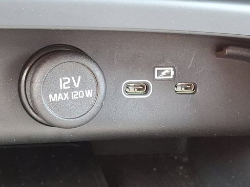 Certified 2025 Volvo XC40 B5 Core image 26