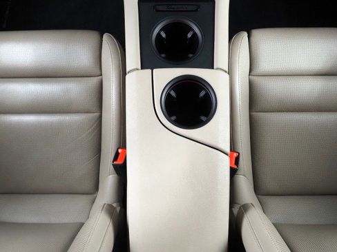 Used 2022 Porsche Taycan image 18