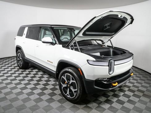 Used 2024 Rivian R1S Adventure image 29