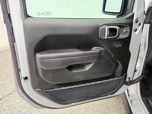 Used 2023 Jeep Wrangler Unlimited w/ Cold Weather Group AWD/4WD image 10