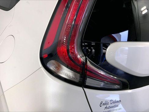 Certified 2025 Kia Soul LX w/ LX Technology Package FWD image 27