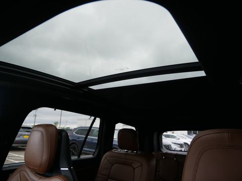 Used 2022 Lincoln Aviator Reserve w/ Equipment Group 201A AWD/4WD image 33