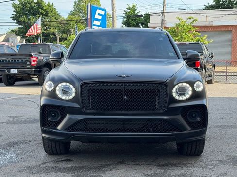 Used 2023 Bentley Bentayga AWD/4WD image 2