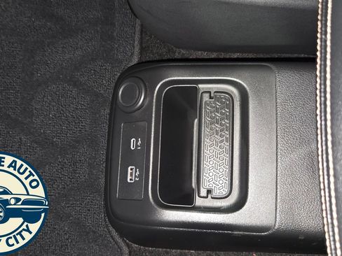 Used 2023 Nissan Ariya AWD image 17