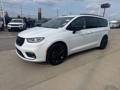 Used 2025 Chrysler Pacifica Limited