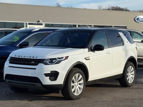 Used 2018 Land Rover Discovery Sport SE image 30