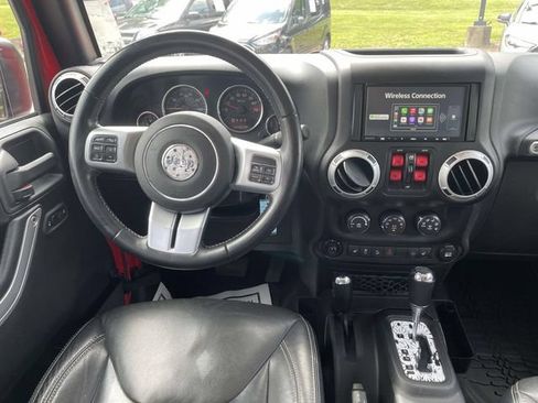 Used 2017 Jeep Wrangler Unlimited Rubicon AWD/4WD image 14