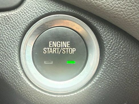 Used 2020 Chevrolet Equinox LS w/ LPO, Cargo Package FWD image 28