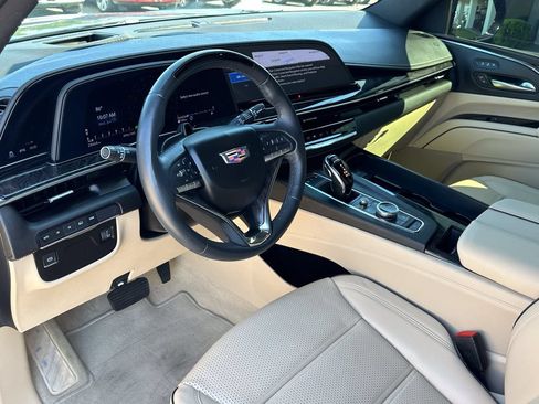 Certified 2023 Cadillac Escalade Premium Luxury AWD/4WD image 21