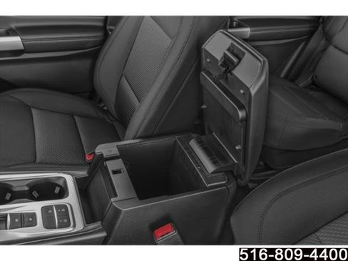 Used 2023 Ford Explorer XLT AWD/4WD image 15