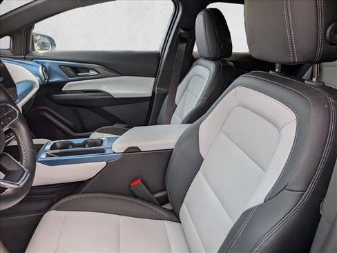 Used 2024 Chevrolet Equinox EV LT FWD image 13