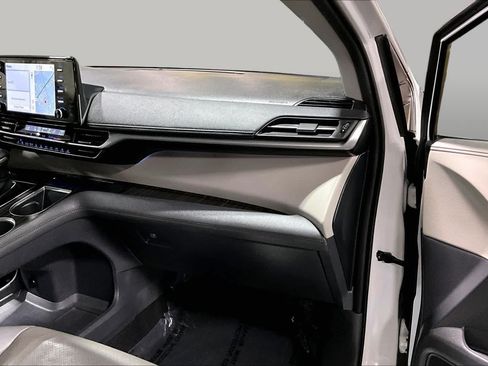 Certified 2023 Toyota Sienna Limited AWD/4WD image 19
