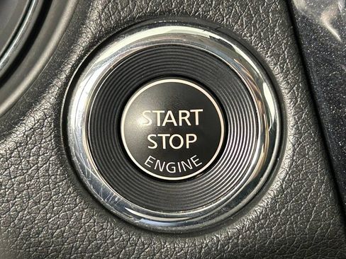 Used 2019 Nissan Rogue SV AWD/4WD image 22