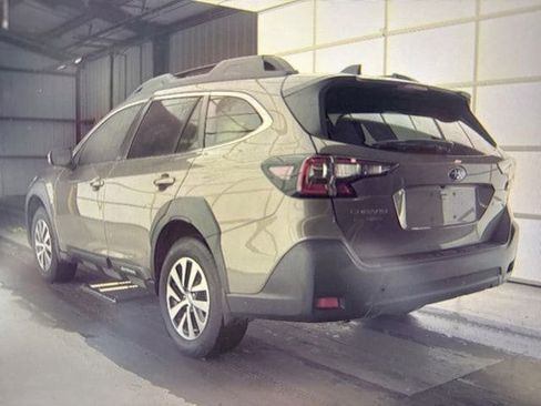 Used 2024 Subaru Outback Premium AWD/4WD image 4