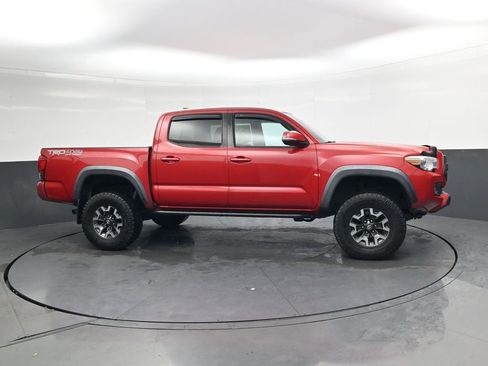 Used 2016 Toyota Tacoma TRD Off-Road image 3